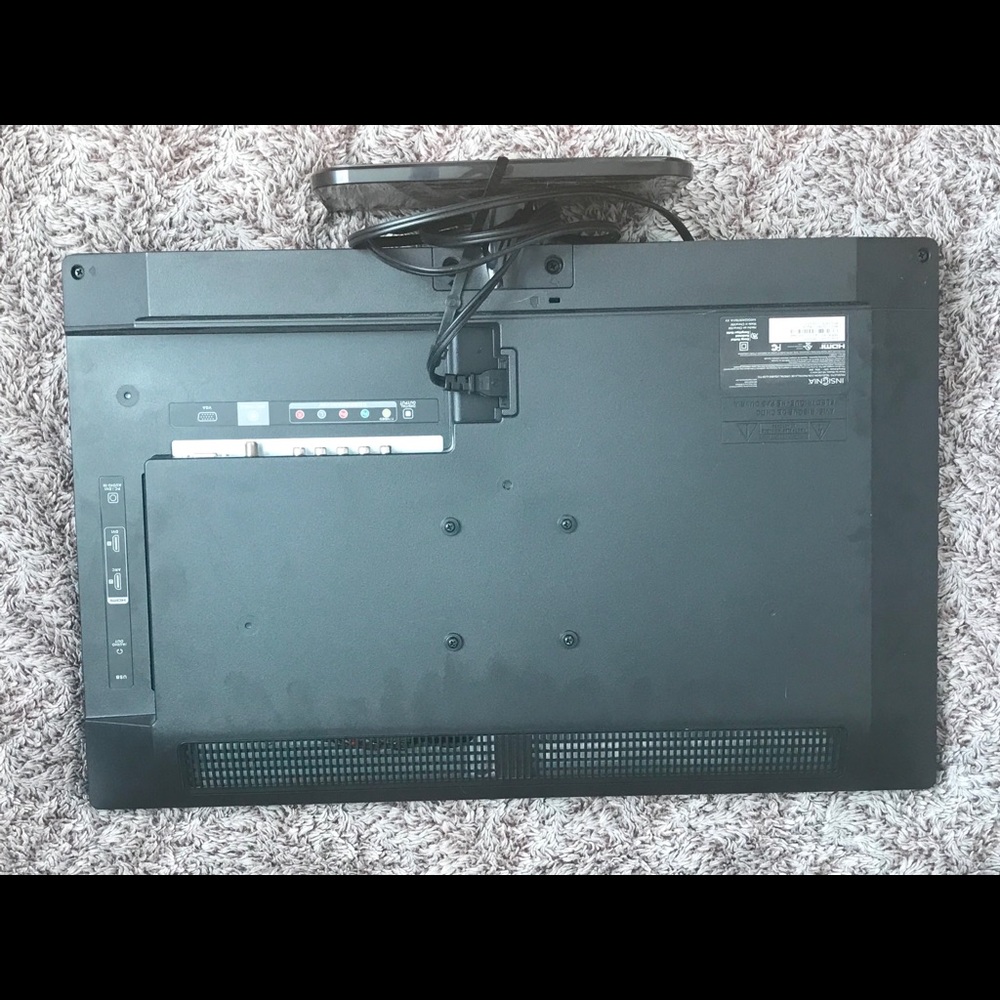 Small Insignia TV - Picture 8 of 11